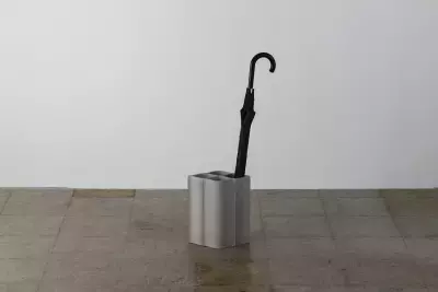 風景に溶け込む傘立て「Slate Umbrella Stand」を プロダクトデザイナー 倉本 仁氏とのコラボレーションで LIFEWORKPRODUCTSから2024年12月2日発売