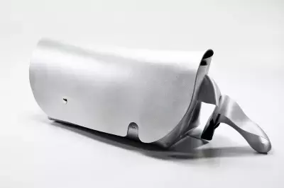 一枚革で製作したオールシルバーのメッセンジャーバッグ「Uni&amp;co.(ユニアンドコー)」より2024/12/13に予約販売開始