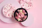 薔薇のチョコレートブランド【メサージュ・ド・ローズ】 2024年バレンタインのテーマ『春の喜び』を 柔らかなピンクカラーで表現したショコラを発売