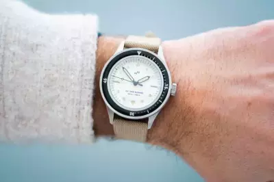 ダイバーズウォッチの「1956 Marine 」に新商品が登場！3色展開のクォーツ式モデルが2月1日発売