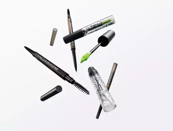 誰でもプロ級の仕上がりに！極細ペンシルとクリアマスカラで理想の立体眉をキープ