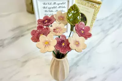 [ハンガリー発] 枯れない美しさを贈ろう！陶器フラワー2025年新作コレクション登場― 誕生日や母の日のギフトに最適 ―