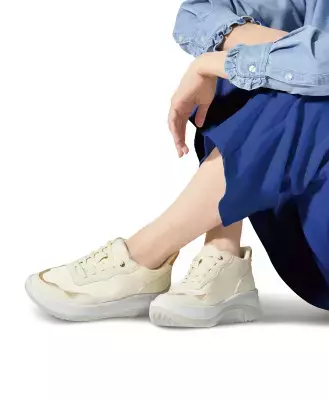 1年で2万足を売り上げた「ハンズフリースニーカー」 新デザインを2025年1月下旬より店舗とオンライン通販で販売