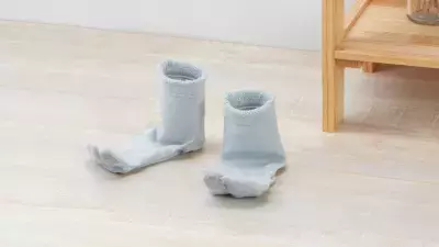 介護現場の声から生まれた歩きやすい靴下「歩き屋ソックス」今春発売！冬に急増する転倒・つまずきによるヒヤリハット対策に