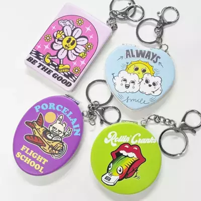 外出先で便利！オリジナル印刷対応「コンパクトミラーキーホルダー」を発売