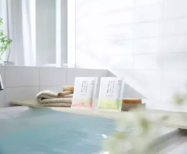 お湯につかって深呼吸！KuSu×生活の木コラボ「薬用入浴剤　パロサントの香り」登場