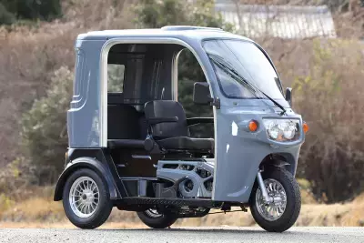 バイクとクルマの“いいとこどり”トライクの250ccモデル 「APtrikes250」予約受付を2025年2月10日開始！
