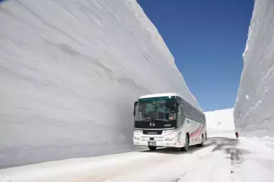 立山黒部アルペンルート、2025年4月15日(火)から圧倒的高さの雪の壁を体感できる「雪の大谷ウォーク」を開催！
