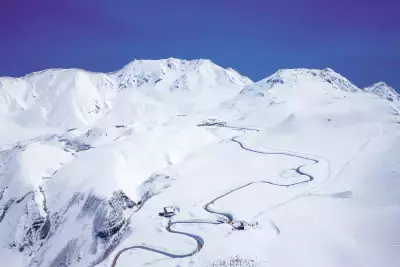 立山黒部アルペンルート、2025年4月15日(火)から圧倒的高さの雪の壁を体感できる「雪の大谷ウォーク」を開催！