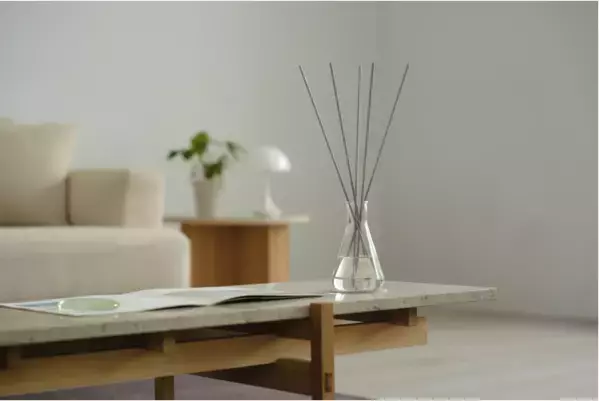 洗練されたデザインの三角フラスコ型ディフューザー「HARIO flask」が登場