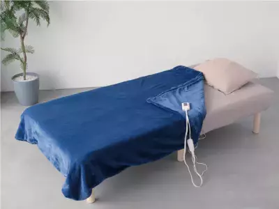 極上シルキータッチで「足ポカ快眠」を実現！「プレミアムフェイクファー電気毛布」にネイビーが新登場