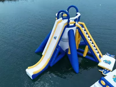 和歌山市・片男波海水浴場にて全周約136mの海上アスレチック「AQuaLooP(アクアループ)」が2025年7月5日にオープン！