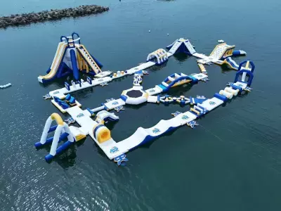 和歌山市・片男波海水浴場にて全周約136mの海上アスレチック「AQuaLooP(アクアループ)」が2025年7月5日にオープン！