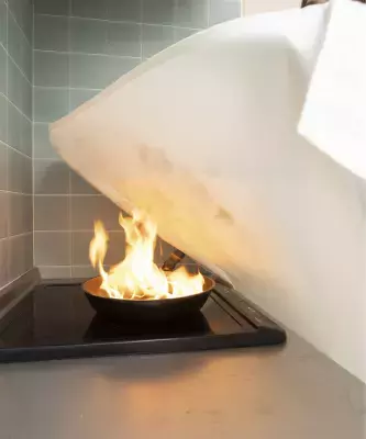 初期消火に備えるおしゃれな防災アイテム『SOLSTICKAN ファイヤーブランケット』北欧ブランド「SOLSTICKAN」から2025年9月1日発売