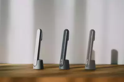 次世代ビューティーデバイス「Re・De Suhada スティック美顔器」- 2025年7月2日、新しい肌体験がはじまる - “塗る”から“纏う”へ。