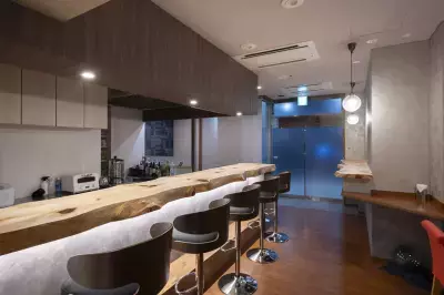 伊勢の夜に、三重の地酒と出会う。伊勢パールピアホテルに 「“旅の余韻”を愉しむカジュアルバー」が誕生。