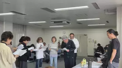 「倒れるときは前向きに」　シニア劇団「すずしろ」、第16回本公演『葉ごろも』を扇町ミュージアムキューブにて上演
