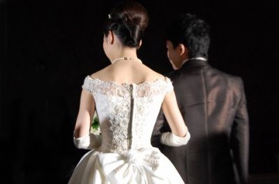 中国：親が贈る嫁入り道具の新アイテムは「保険」