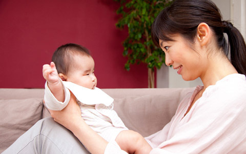 母乳で育てるママが用意したい産後の即戦力グッズ3つ