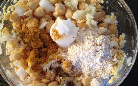 子どもにも大人にも好評！ひよこ豆の揚げ団子、ファラフェル