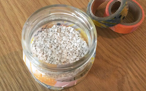 キッチンにあるあの廃材をリサイクル！ 部屋のジメジメを撃退する手作り除湿剤