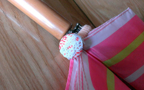 ボタンを活用！ 雨の日を楽しくする『手作り傘マーカー』