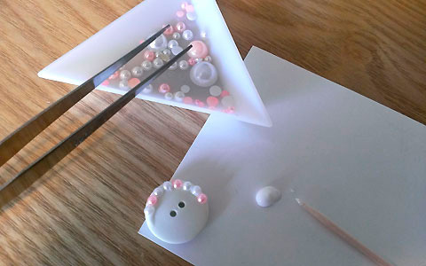 ボタンを活用！ 雨の日を楽しくする『手作り傘マーカー』