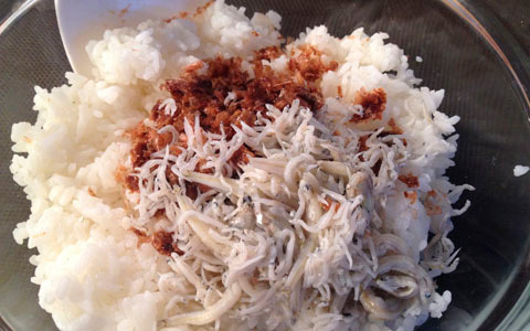 カルシウムたっぷり！ 残ったご飯で作る、おかかとしらすのさっぱり和風ドリア