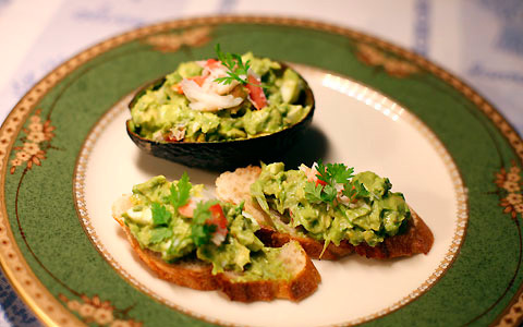 ちょっとしたホームパーティでも大活躍！ アボカドと卵のおしゃれディップ