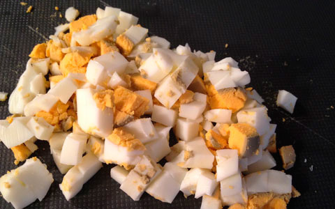 ちょっとしたホームパーティでも大活躍！ アボカドと卵のおしゃれディップ