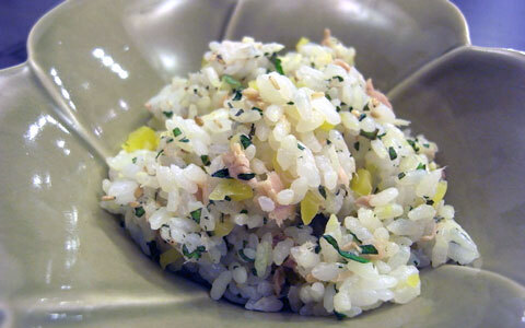 刻んで混ぜるだけ！　おもてなしやパーティにも活躍、ちらし寿司風まぜご飯のレシピ