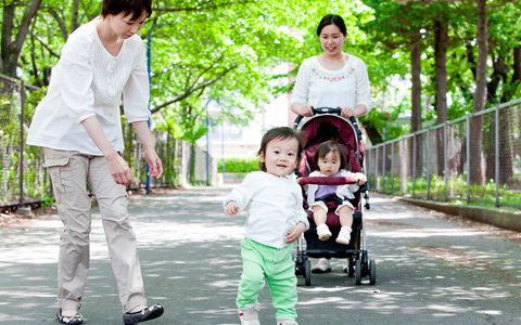 赤ちゃんとのおでかけに持っておくと便利なもの4つ