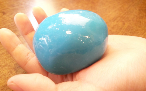 簡単手作りおもちゃ「ひんやりカラフルスライムを作ろう！」