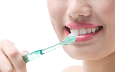 美肌になる？ お風呂で歯磨きをする3つのメリット