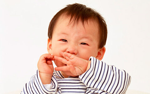 赤ちゃんが、おっぱいを長く飲んでいると虫歯になりやすいって本当？