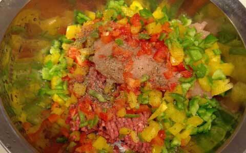 お弁当にも！ 子どものお腹にやさしいカラフルハンバーグ