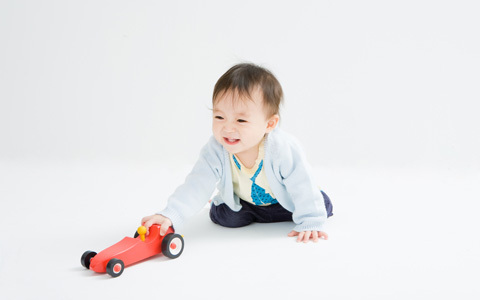 0歳の知育にもなる遊びのおすすめ！月齢別の成長と遊び方