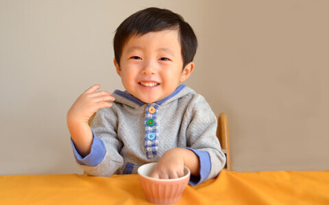 離乳食にも！ 1歳から食べられる子供のおやつ。ココナッツオイルを使った、グルテンフリーのきなこボーロのレシピ