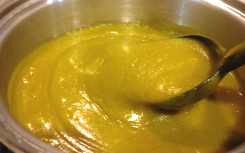 ハロウィーンにおすすめ！ 1歳から食べられる、圧力鍋でつくるなめらかパンプキンスープのレシピ