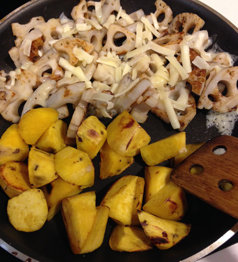 子供も大人もくせになる！ レンコンとさつまいものチーズ焼きレシピ