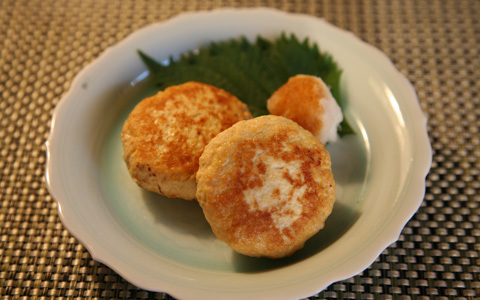 子供が喜ぶ！ 栄養満点ふわふわ鶏つくねハンバーグのレシピ