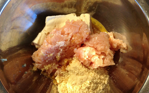 子供が喜ぶ！ 栄養満点ふわふわ鶏つくねハンバーグのレシピ