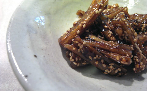 おかずにも子供のおやつにもなる！ うなぎごぼうのレシピ