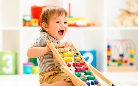 赤ちゃんのおもちゃ選び、絶対に外せない基準4つ