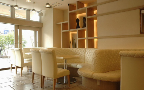 子供と行けるレストラン：全席ソファ＆産婦人科医監修のハーブティが人気！「天現寺カフェ」