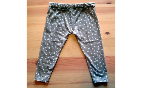 型紙なしのザックリ洋裁で、赤ちゃん用レギンスを手作りしてみよう！