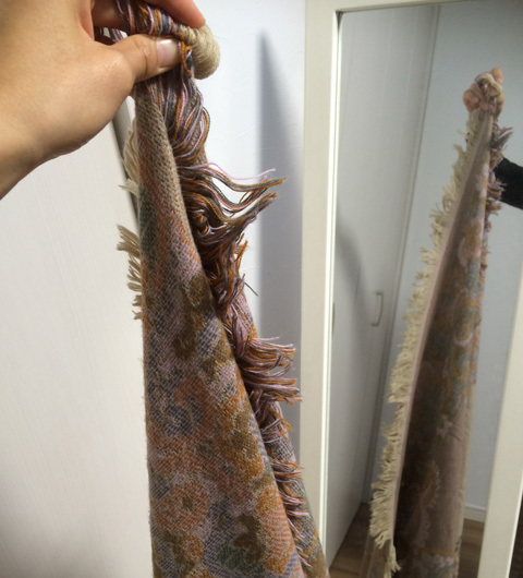 おしゃれに差がつく！ ママ友から一目おかれる大判ストールの着こなしテクニック