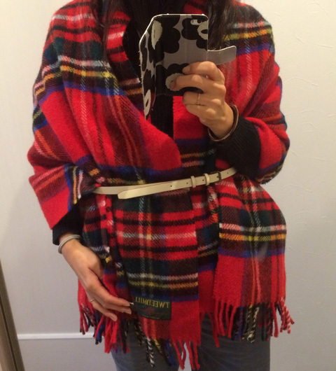 おしゃれに差がつく！ ママ友から一目おかれる大判ストールの着こなしテクニック