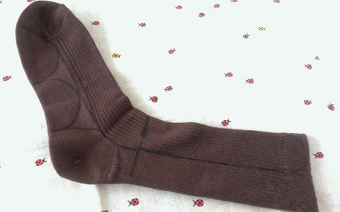 ソックモンキーの作り方 履けなくなった靴下を有効活用