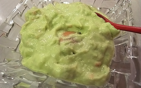 パーティーメニューにぴったり！ 刻んでつぶしてあえるだけの簡単アボガドディップ